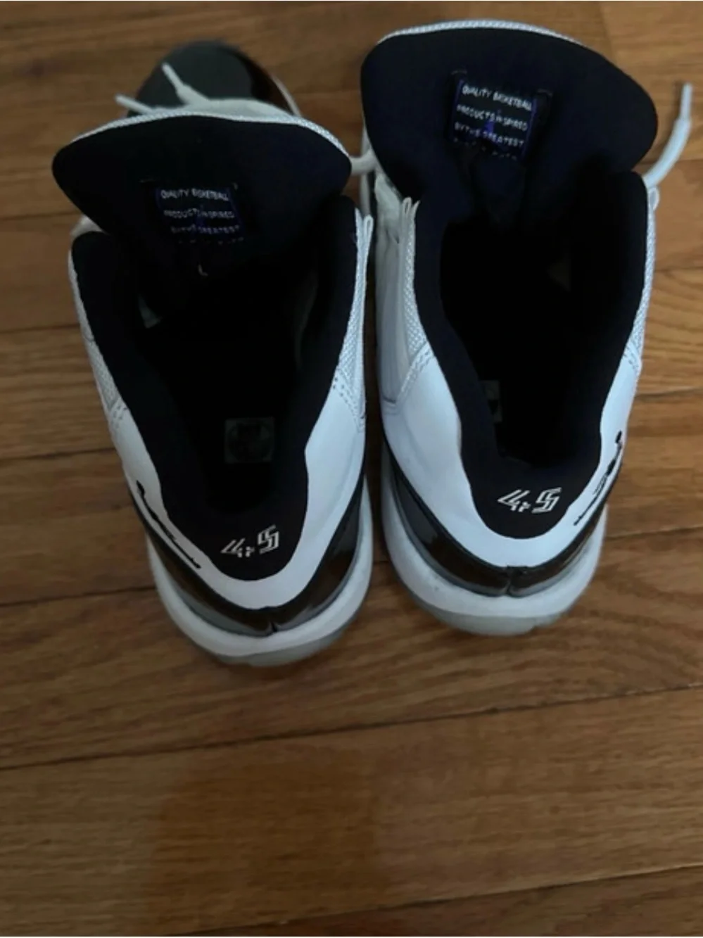 Jordan Men's Black and White Retro Sneakers